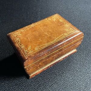 VTG Italian leather bound hinged gilded wooden casket box